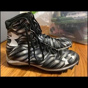 Men’s Under Armour light weight cleats.